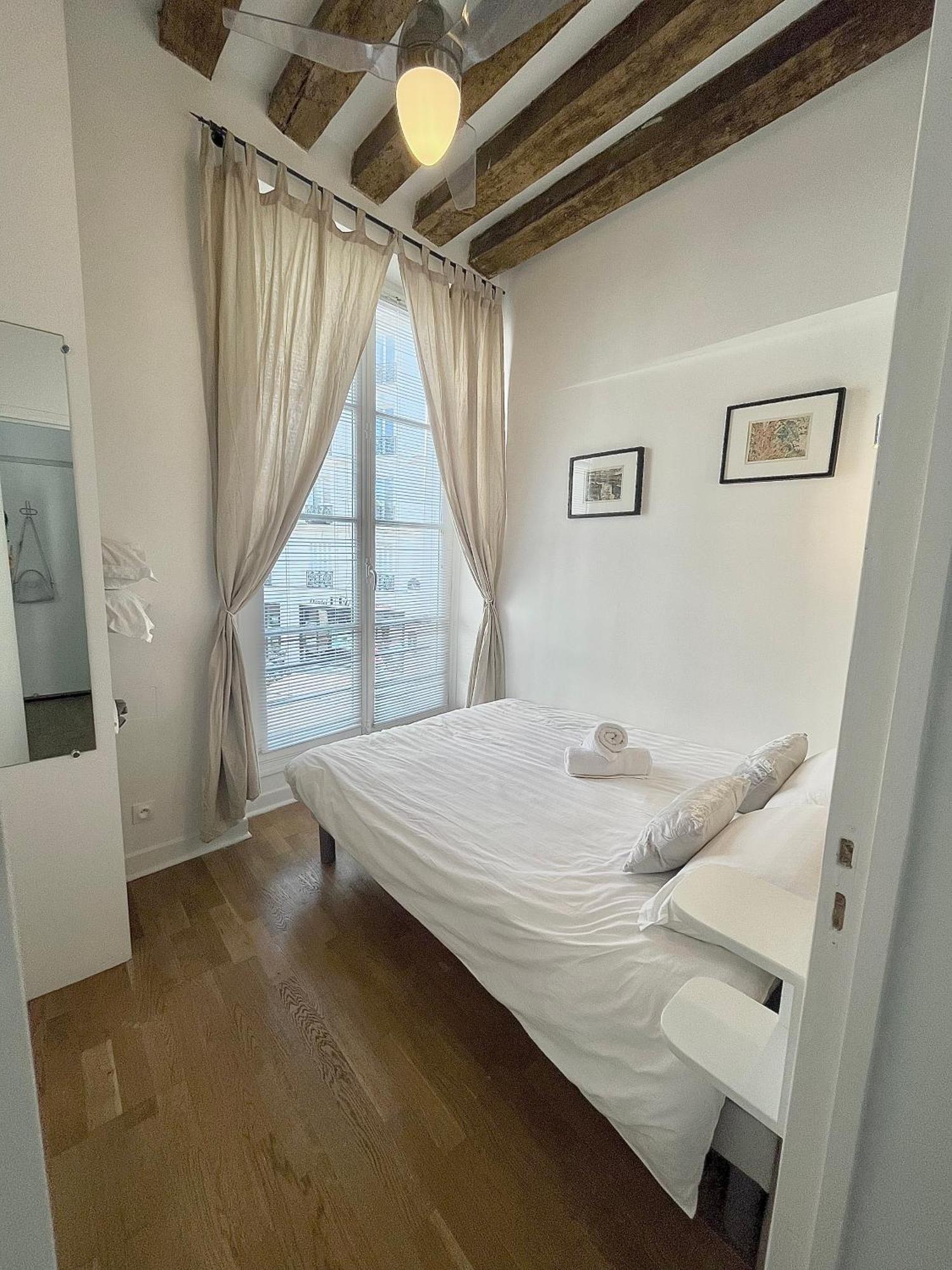 Appartement Typique Parisien Au Coeur Du Marais Ngoại thất bức ảnh